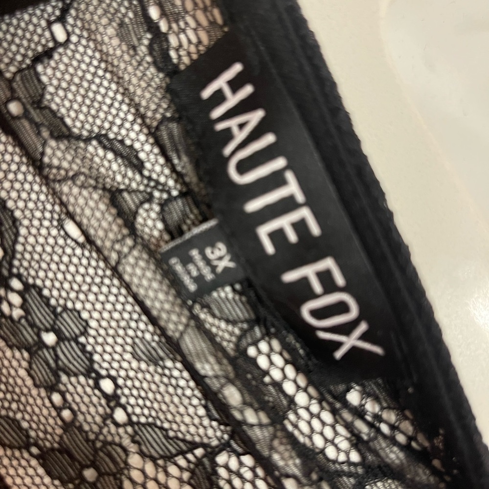 HAUTE FOX Blk & tan long sleeve lace dress